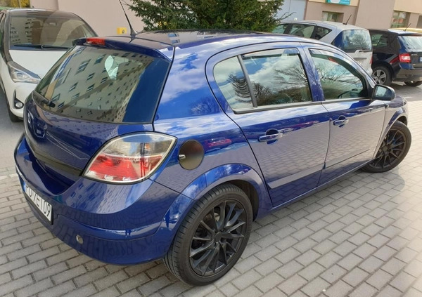 Opel Astra cena 11500 przebieg: 250000, rok produkcji 2004 z Poznań małe 137